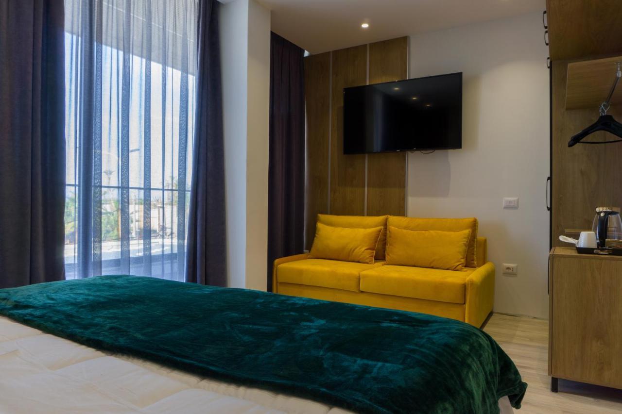 Hotel Morfeus Durres Bagian luar foto