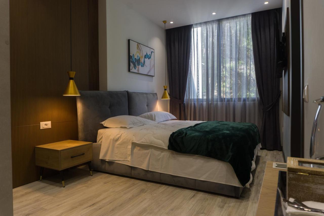 Hotel Morfeus Durres Bagian luar foto