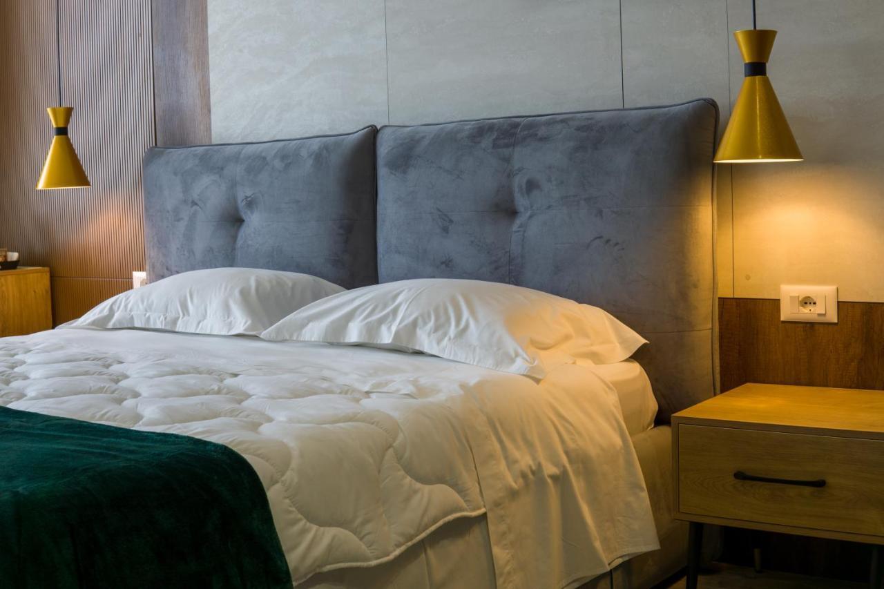 Hotel Morfeus Durres Bagian luar foto